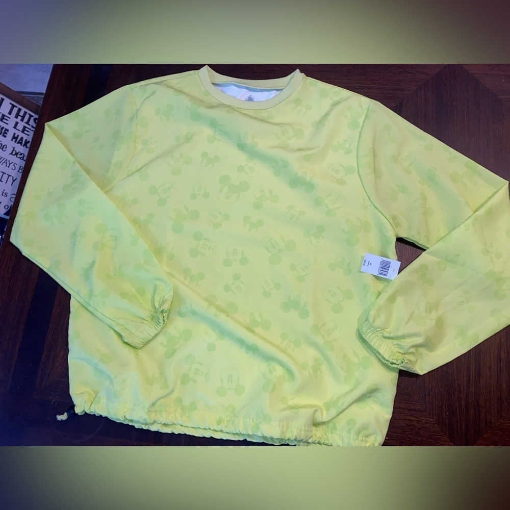 New Disneyparks size xs woman’s oversized Mickey pullover